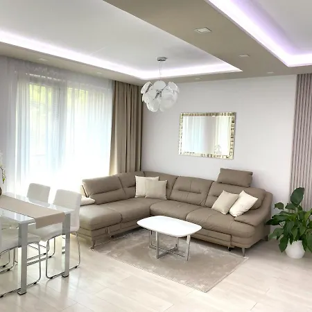 Die Eleganz - Apartment Near The City Center With Free Parking Bratislava Exterior photo