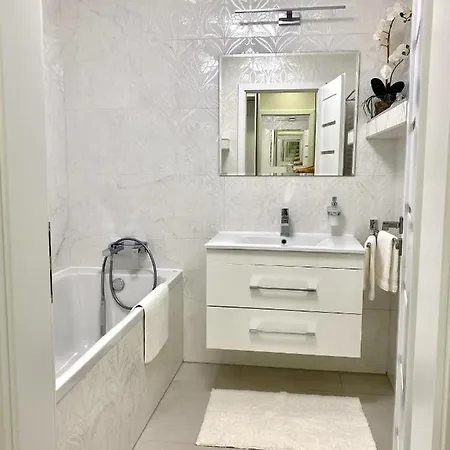 Die Eleganz - Apartment Near The City Center With Free Parking Bratislava Exterior photo