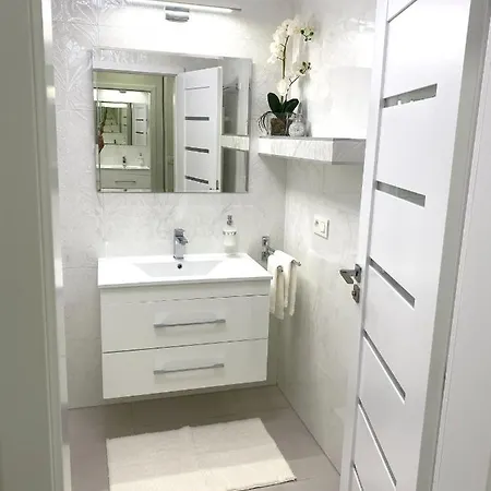 Die Eleganz - Apartment Near The City Center With Free Parking Bratislava Exterior photo