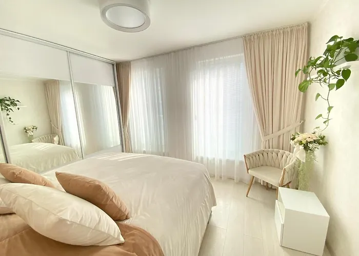 Die Eleganz - Apartment Near The City Center With Free Parking