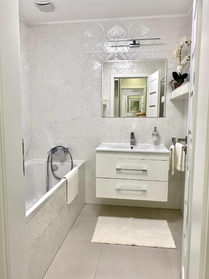 Eleganz - Near The Center With Free Parking * Bratislava